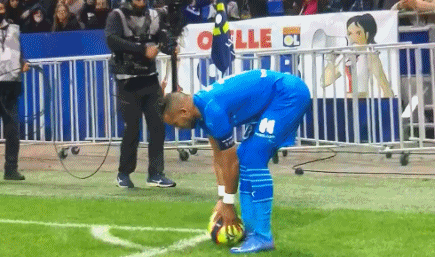 费尔斯成历史上最年轻达成5次单场20+的后卫