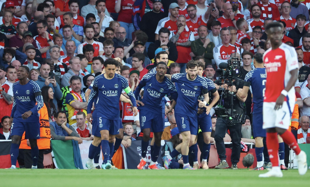 记者：本特克希望重返比甲，争取入选比利时国家队参加世界杯（据记者报道，本特克渴望回到比甲，力争入选比利时国家队出战世界杯）