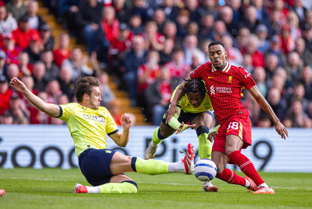 菲尔米诺：我很喜欢维尼修斯，但利物浦对阵皇马我希望红军赢