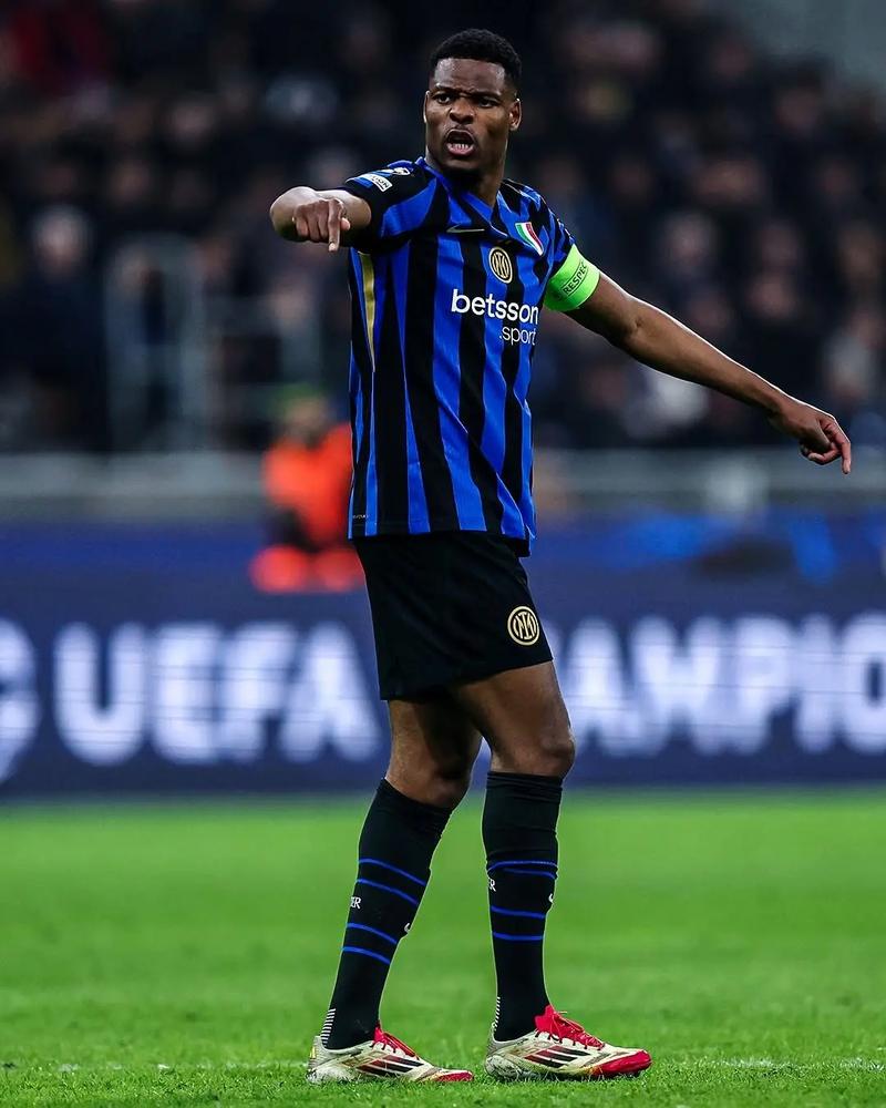 法比奥：他们开玩笑说我拿金靴但冠军挂零，希望在足协杯破零（法比奥：被调侃金靴在手却仍无冠，盼在足协杯迎来首冠）