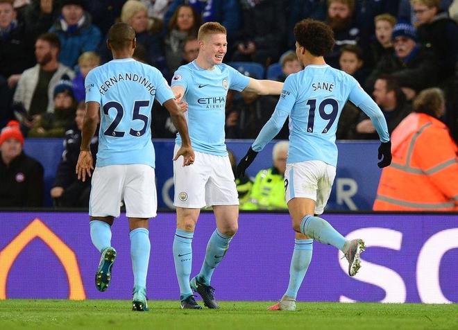 风中有朵雨做的云？曼城新赛季二客球衣曝光：灵感源自雨滴（曼城新赛季二客球衣亮相：从雨滴汲取灵感）