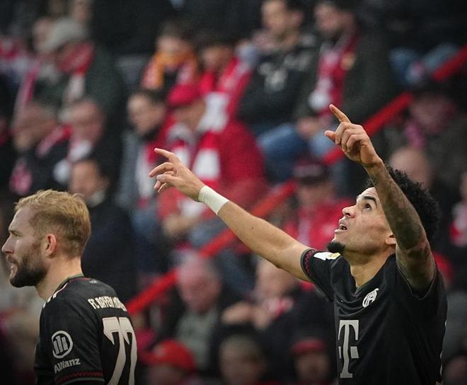 分差上双！桑普森跟进上篮得分并造成犯规 广厦一波8-0