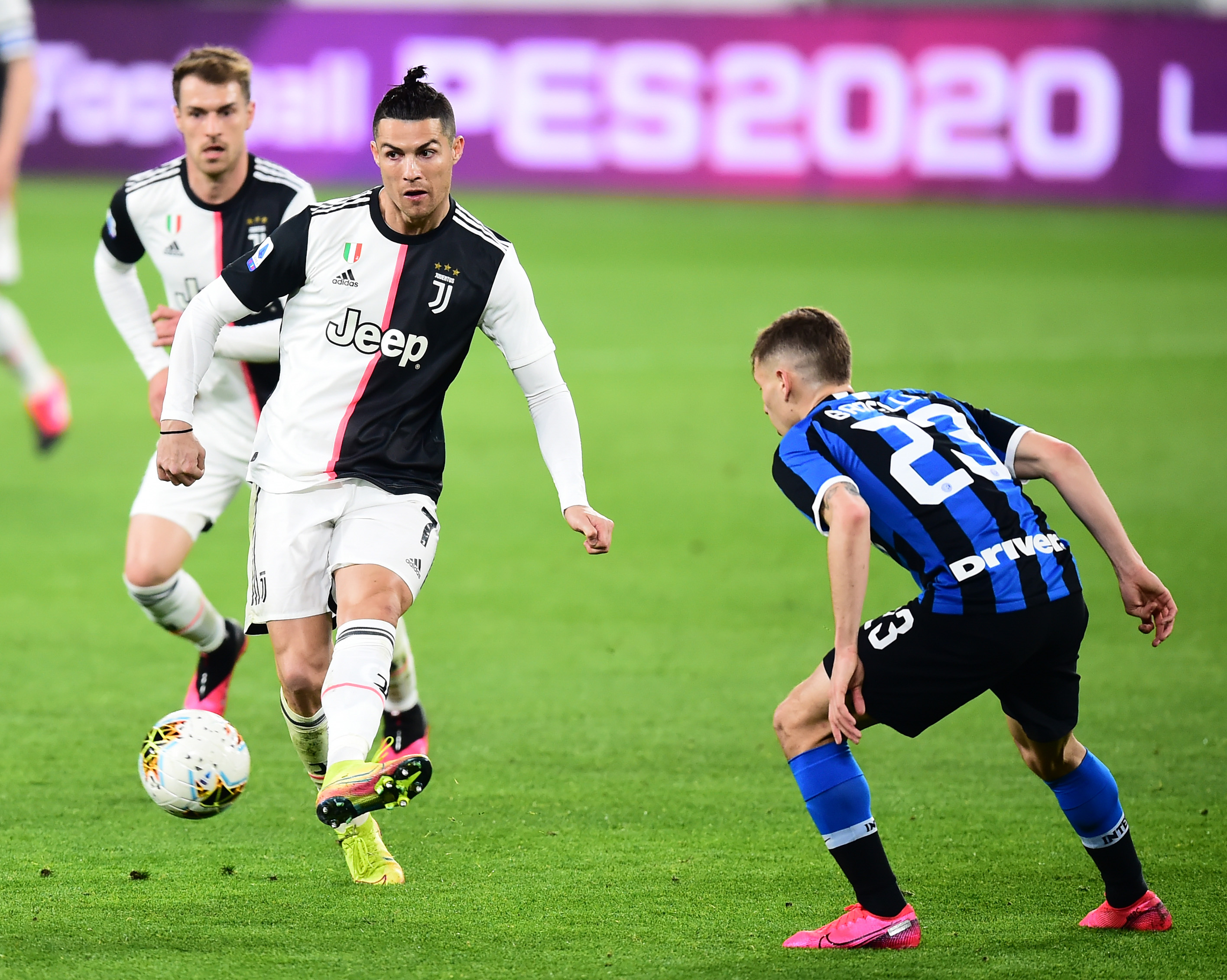 塔拉维亚主帅：对阵皇马将载入球队历史，裁判不应被过多讨论（塔拉维亚主帅：与皇马之战将写入队史，勿过度讨论裁判）