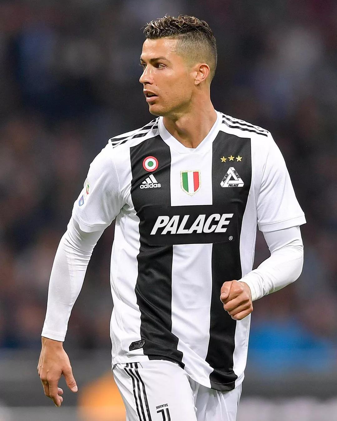 足球西甲榜首易主，冠军形势再变（西甲榜首再度易位，争冠格局重洗牌）