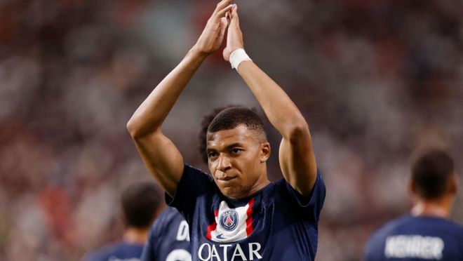 北京时间12月10日凌晨04：00，2025／26赛季欧冠联赛阶段第六轮的一场关键对决将在诺坎普球场上演。（欧冠2025／26第六轮关键战诺坎普打响，北京时间12月10日04：00开球）