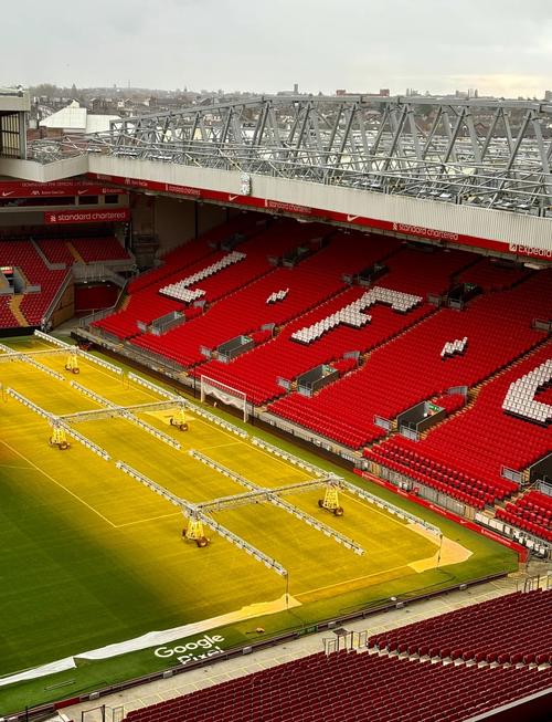 英联杯半场：贝尼特斯屡献神扑，阿森纳0-0水晶宫（英联杯半场战报：贝尼特斯多次神扑，阿森纳与水晶宫互交白卷）