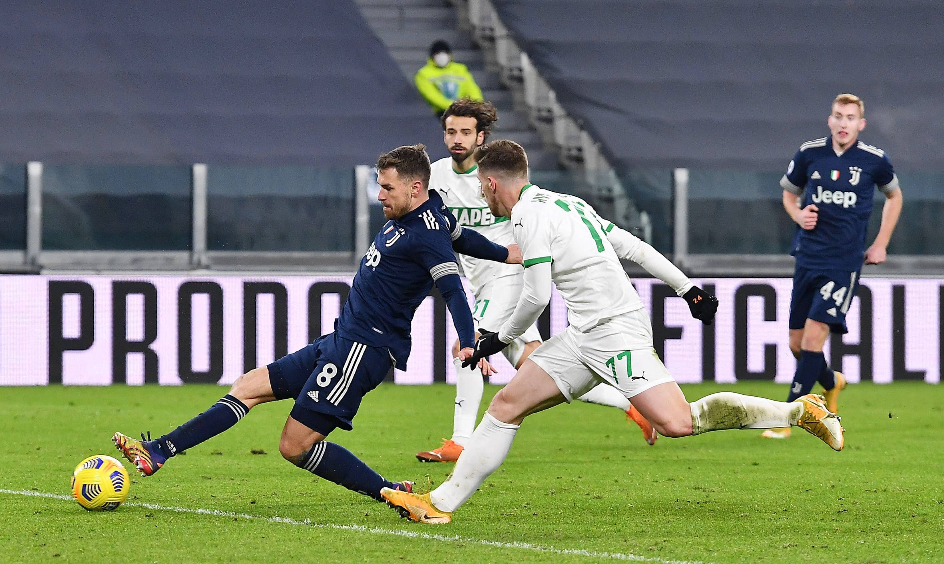 世界杯再掀争议：纽约区看大屏幕也收费，每场12.5美元（纽约公共大屏看世界杯每场收12.5美元，掀起争议）