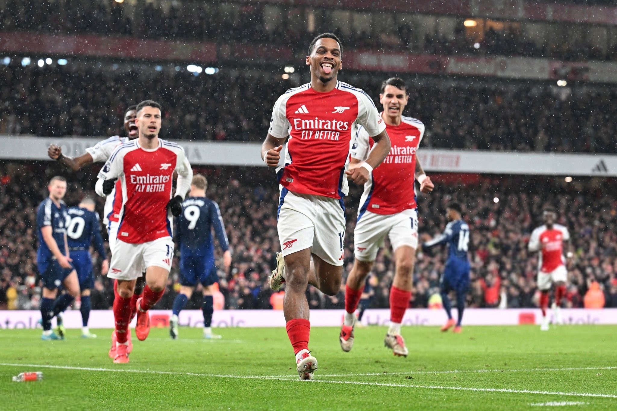 阿森纳客场3-0布拉格斯拉维亚，梅里诺双响，萨卡点射（阿森纳客场三球完胜布拉格斯拉维亚：梅里诺梅开二度，萨卡点球建功）