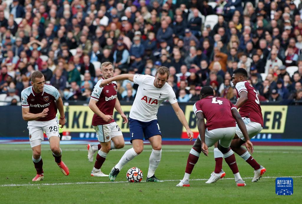 足球报：申花将利用今年最后两场亚冠来决定人员的去留