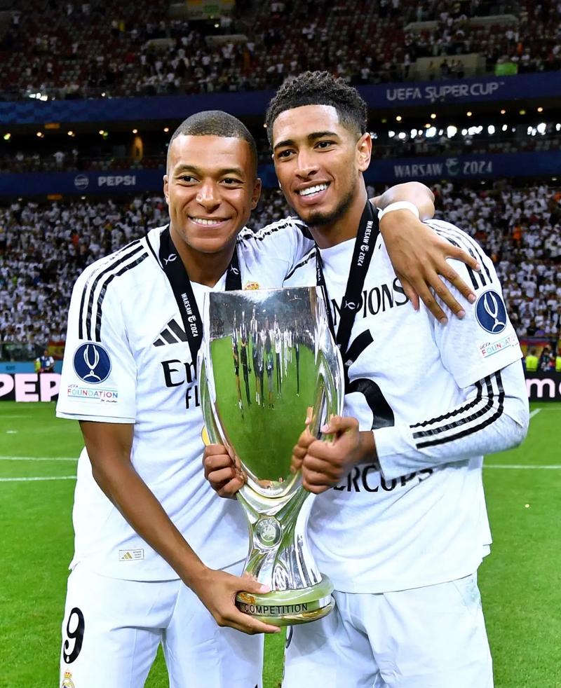 38岁梅西创造历史！50岁贝克汉姆赢麻了：0元签下球王，3年夺3冠（38岁梅西改写历史，50岁贝克汉姆0成本签下球王，三年豪取三冠）