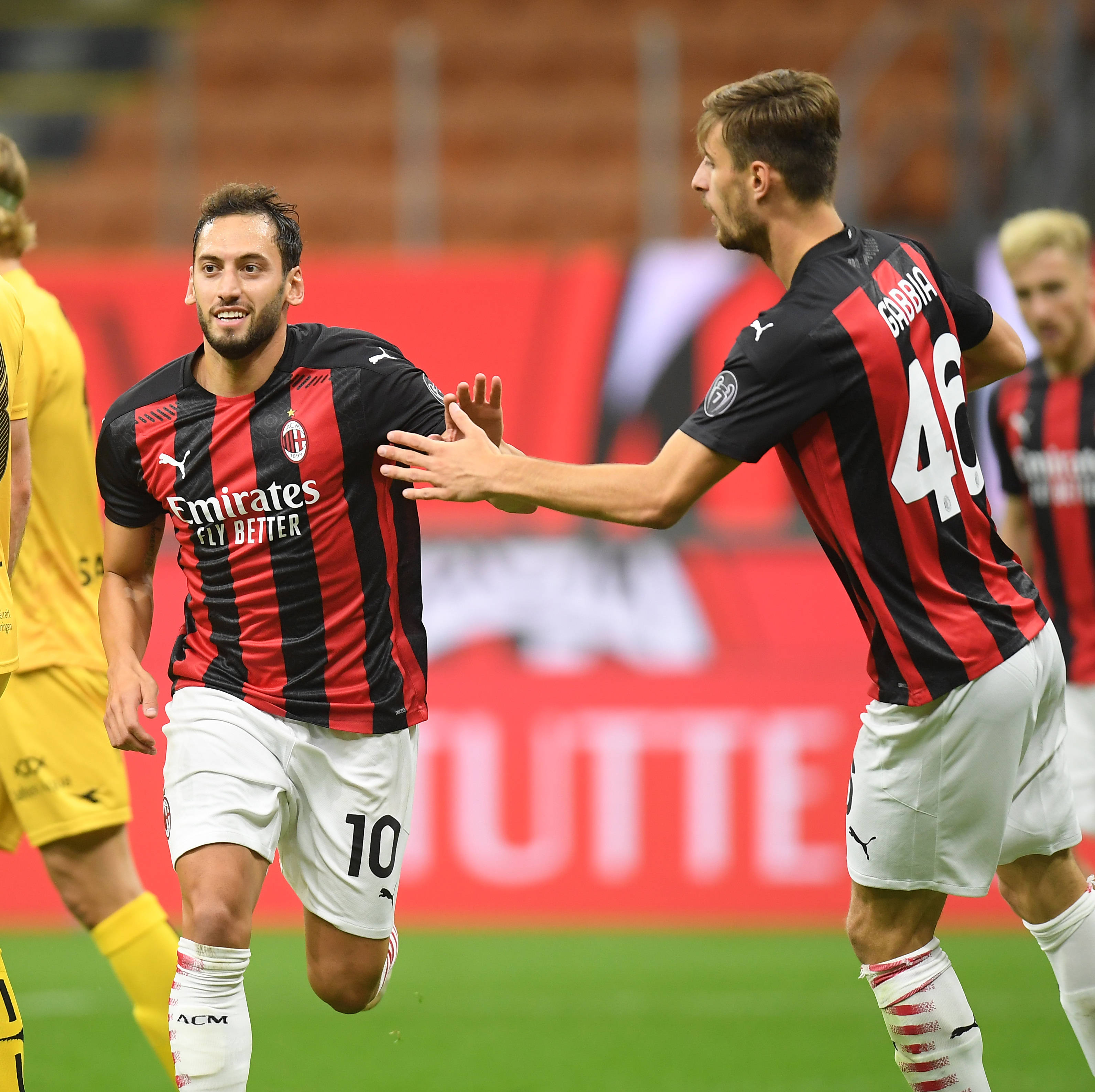 记者问批评球员是否担心更衣室反对，穆帅：你爸对你永远都很好？